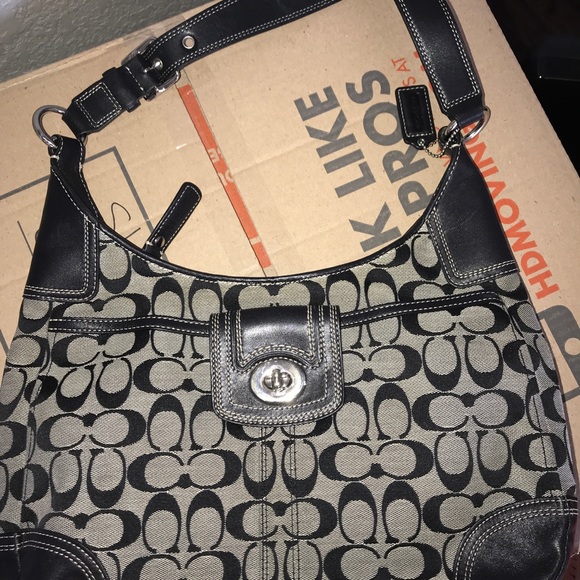 EUC Coach purse 😍 - Picture 2 of 4